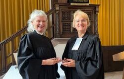 Anne Walter und Anja Schmidt in der Hugenottenkirche in Hameln
